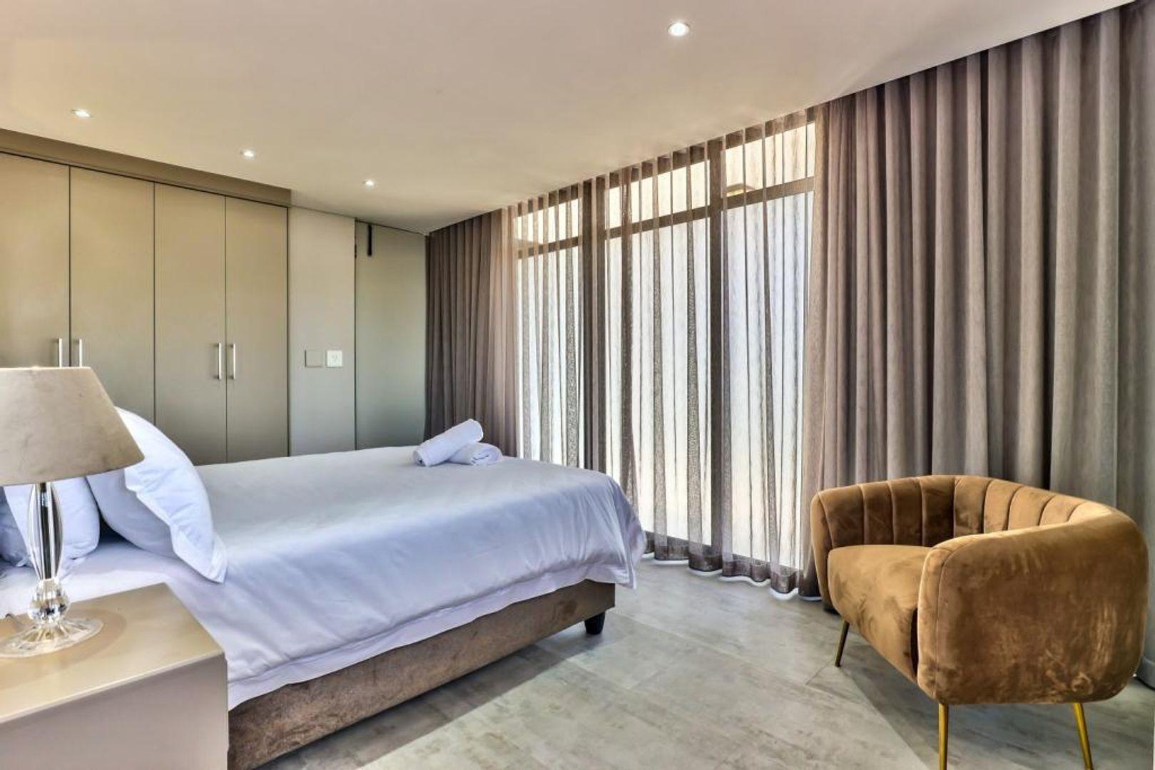 4 Bedroom Property for Sale in Bloubergrant Western Cape